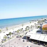 アパート Lazuli Sea View Beachfront Ap 43 ラルナカ