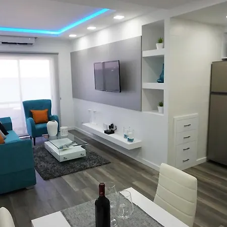 Lazuli Sea View Beachfront Ap 43 Ларнака