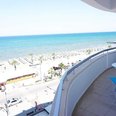 Lazuli Sea View Beachfront Ap 43 アパート ラルナカ