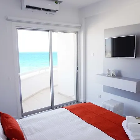 Lazuli Sea View Beachfront Ap 43 Larnaka