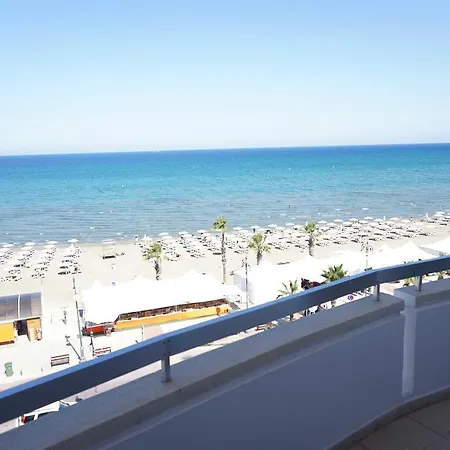 Lazuli Sea View Beachfront Ap 43 * Larnaca